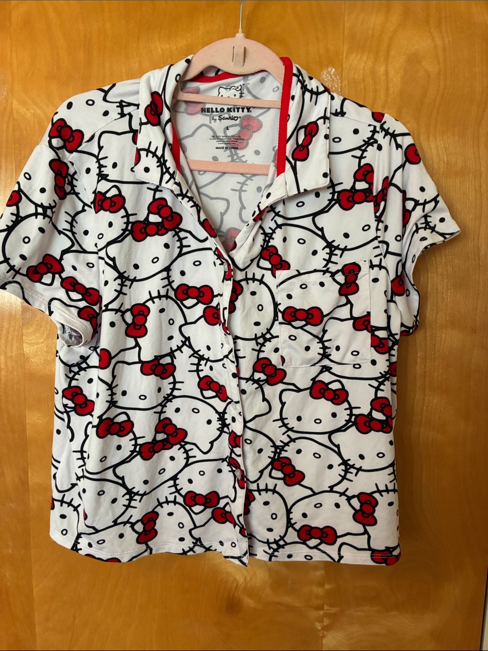 Hello Kitty White and Red Short-Sleeve Button-Down PJ Top Sz L